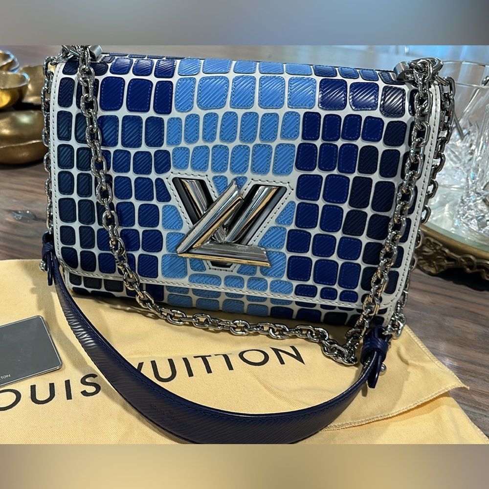 SOLD Louis Vuitton Epi Savane Twist Shoulderg Bag MM Blue